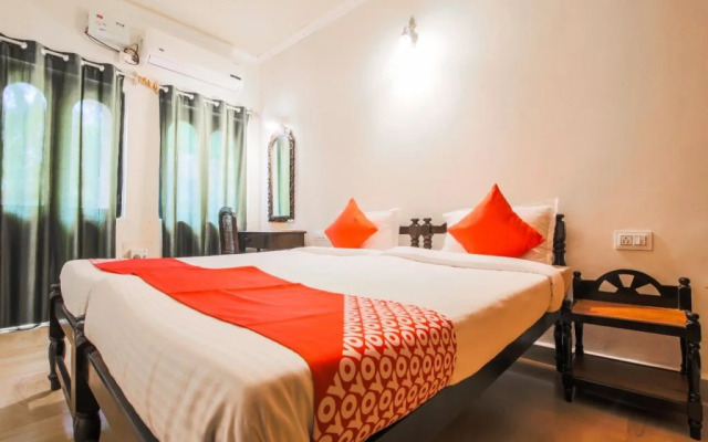 La Petite By OYO Rooms