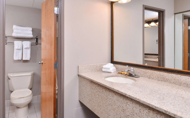 Best Western Plus Kelly Inn