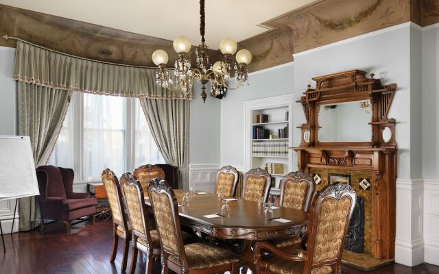 Pendray Inn & Tea House