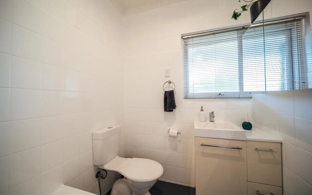 Urban Beach Shack-Metres from the Beach & Cafes