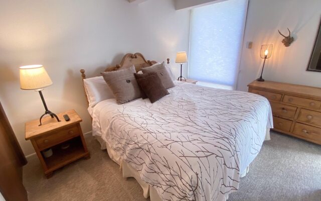 #001 Vail International