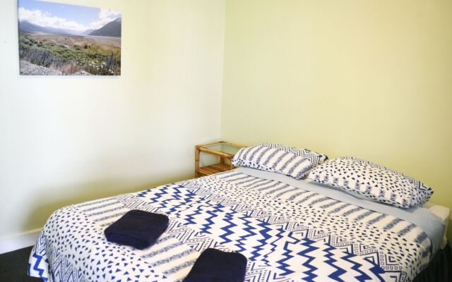 Braemar House B&B and YHA Hostel