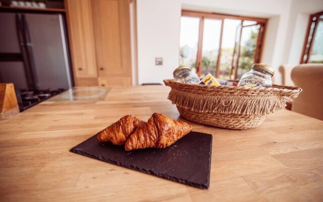 Threeways Retreat With Heated Swimming Pool