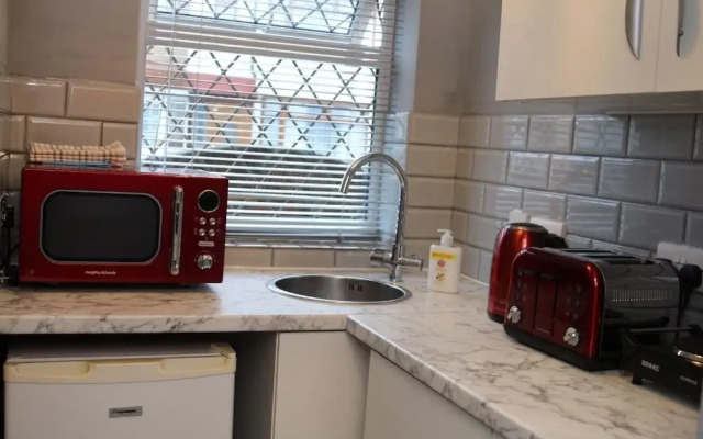 1-bed Apartment With Private hot Tub, Sauna & gym
