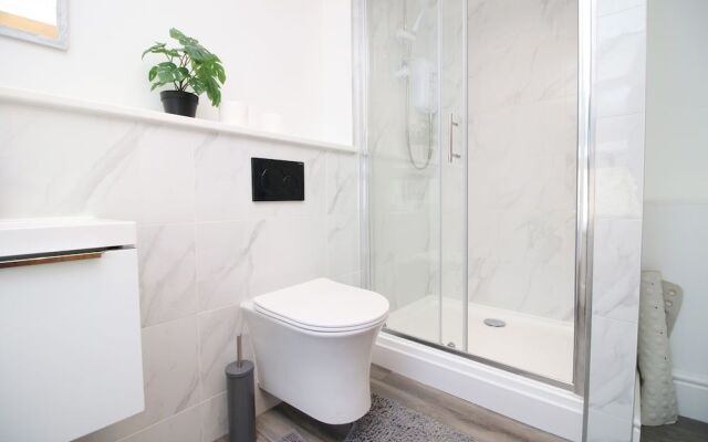 Western Way 2 by Tŷ SA in Newport