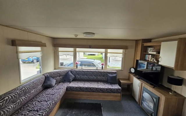 Ty Mawr Chalet Sleeps 6 With Fireplace