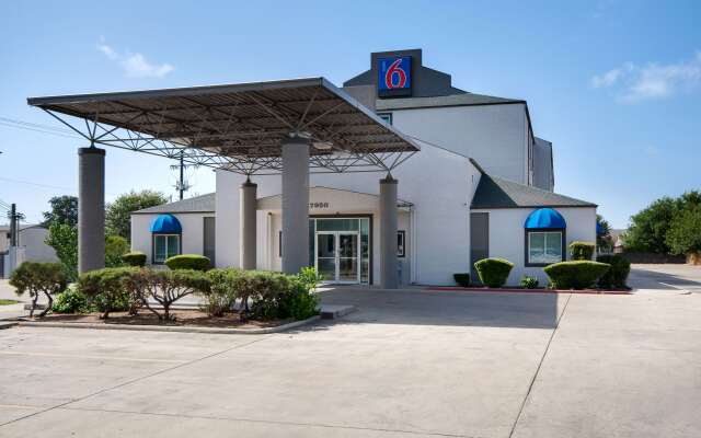 Motel 6 San Antonio, TX - South