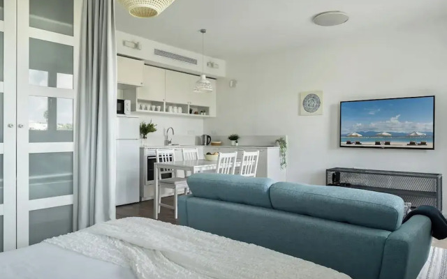 Jaffa Beachfront Studio by Sea N' Rent