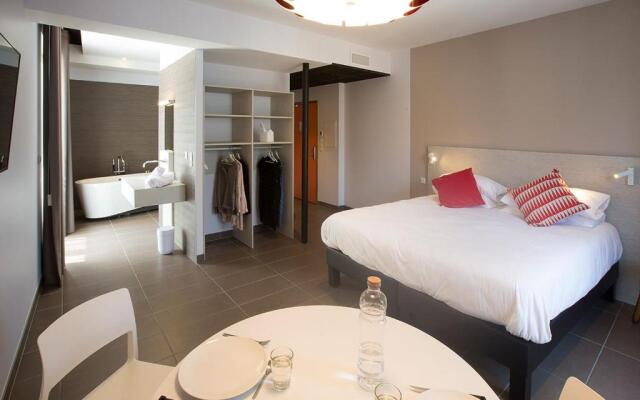 Maison Les Fleurines By Logis