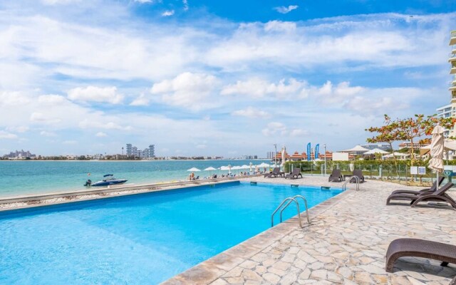 LUX Holiday Home - Royal Bay 1