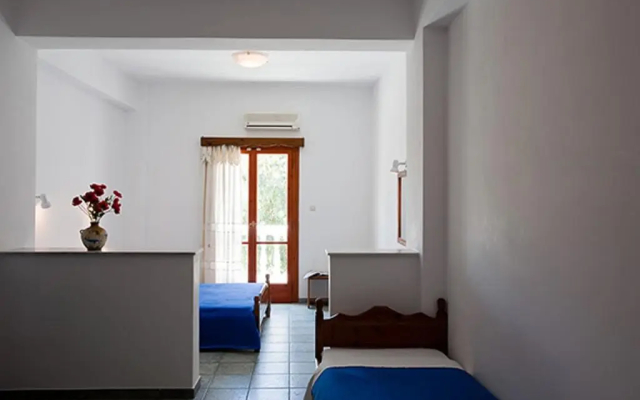 Finikas Santorini