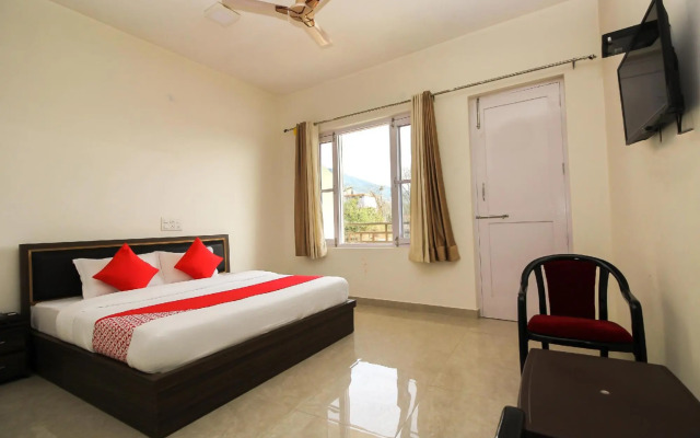 OYO 28284 Gliders Holiday Inn