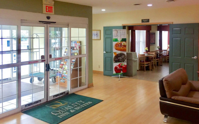 Quality Inn & Suites Cincinnati Sharonville