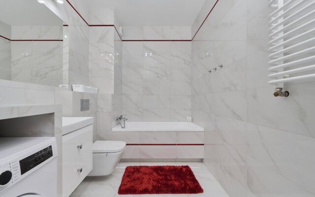 Opoczynska Apartment by Renters
