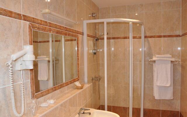 Bovendael Sports And Business Hotel