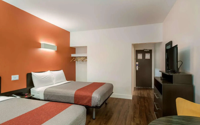 Motel 6 Moncton, NB
