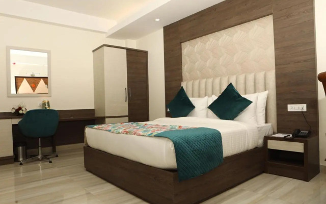 Hotel Cardinal Express OXMO Delhi Airport