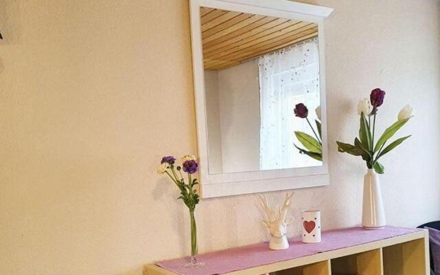 Gemuetliche-und-moderne-3-Zimmer-Ferienwohnung-mit-grosser-Terrasse-stadtnah