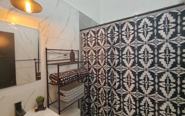 Beautiful 3bed 2bath new Home With Pool in Town