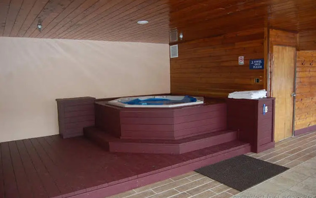 Crestview Condominium's