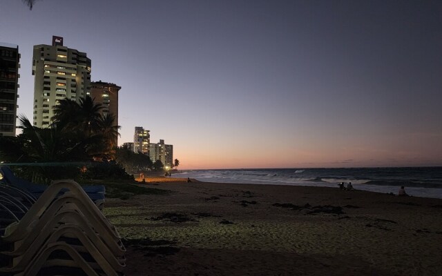 Gorgeous 1-Bedroom Beachside Suite