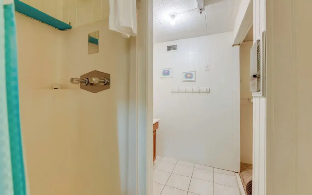2 Blocks to Bay: Cabana Breeze' Rockport Rental!