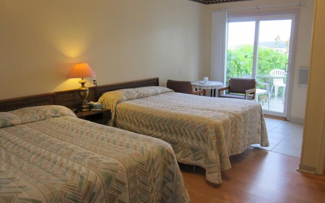 Baybreeze Motel & Cottages