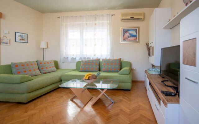 House Nikolina Poytya