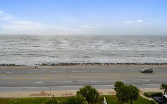 Seawall Condo with Birds Eye Views by RedAwning