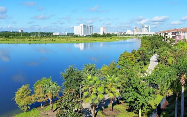 Spacious Vista Cay Condo, Close to Conv. Center