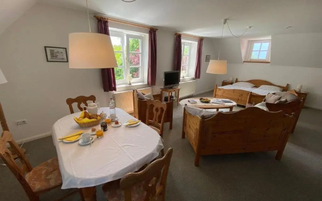 NTAB10104-FeWo-Moeoevwarder-veer