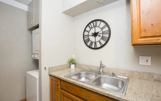 True Ski-in Ski-out Stunning Mountain Views