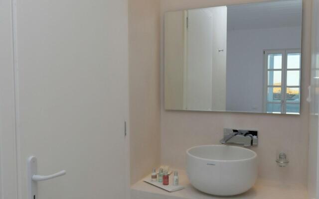 The Ammonite Resort – Adults Only