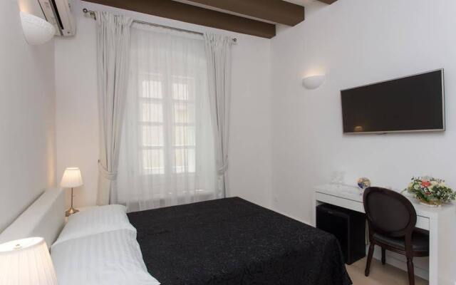 Klarisa Palace Rooms