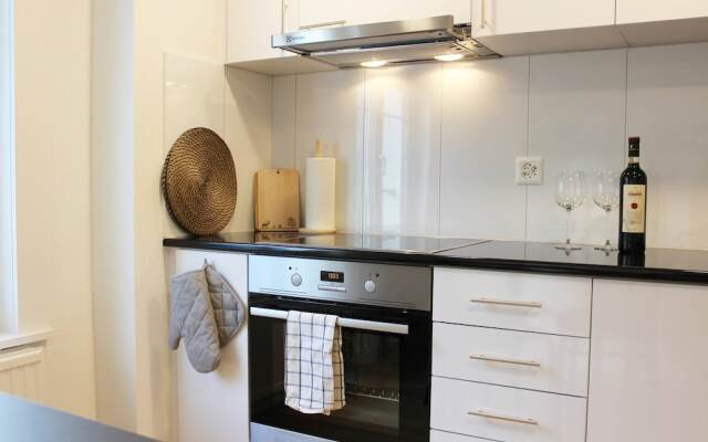 Completely Renovated Apartment Near the Train Station and the Center