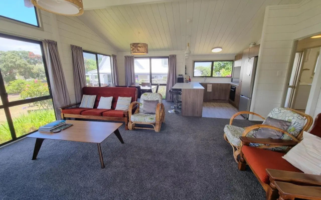 Relax at Pauanui - Pauanui Holiday Home