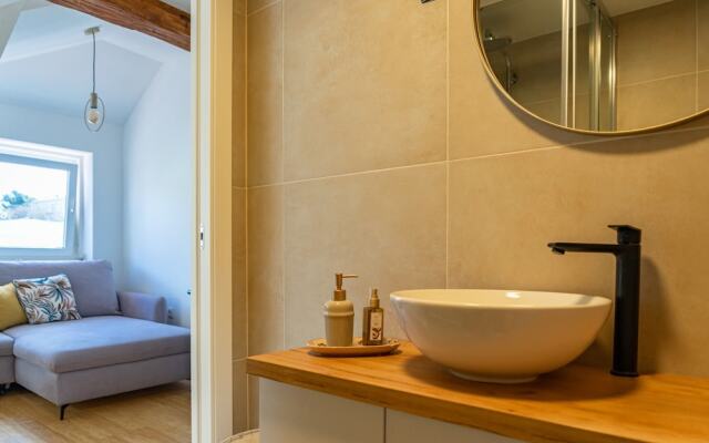 Cool Attic apt w Gallery, in the Heart of Split