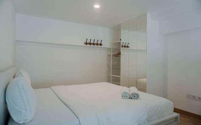 Comfortable And Homey Studio Loft At Kingland Avenue Apartment