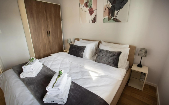 LINA - PG, Riverside Apartment