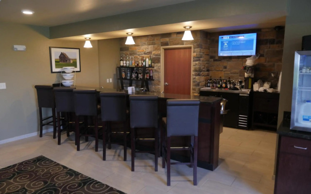 Cobblestone Inn & Suites - Winterset, IA
