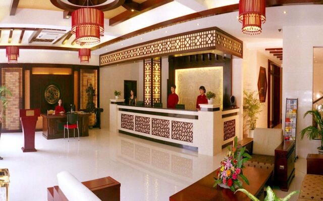 Huating Holiday Inn