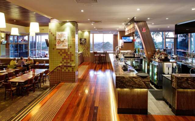 Nightcap at Shoppingtown Hotel