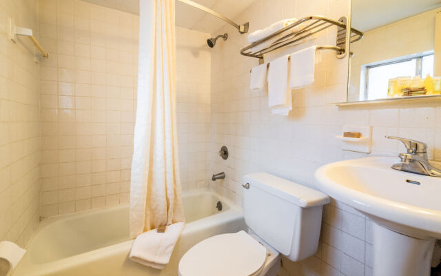 Red Carpet Inn & Suites - Albany Airport