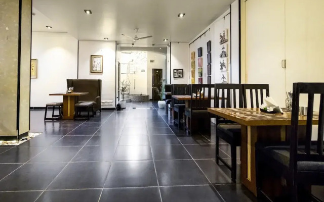 OYO 11166 The Saneer Boutique Hotel