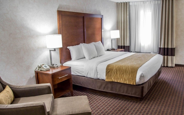 Quality Inn & Suites Des Moines - Merle Hay Road