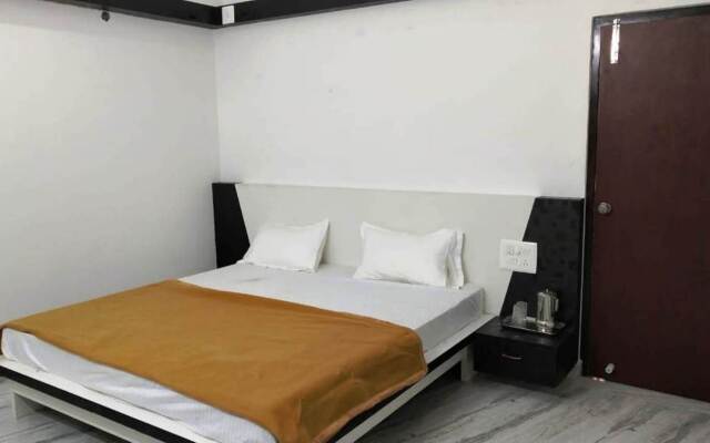 iROOMZ S Silver Suites