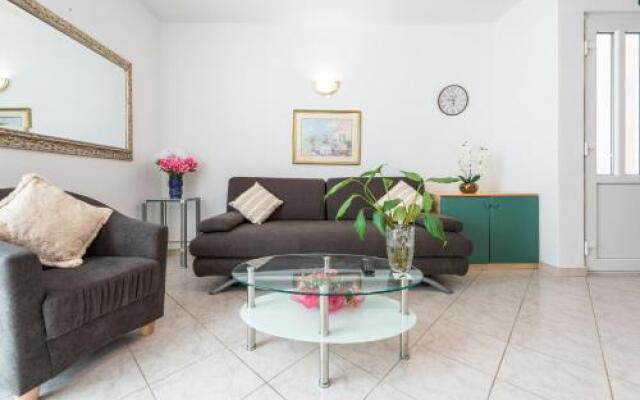 View Port Apartment