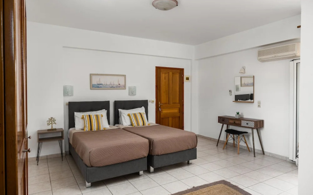 Dora Pool Studios by Konnect, 150m from the Beach