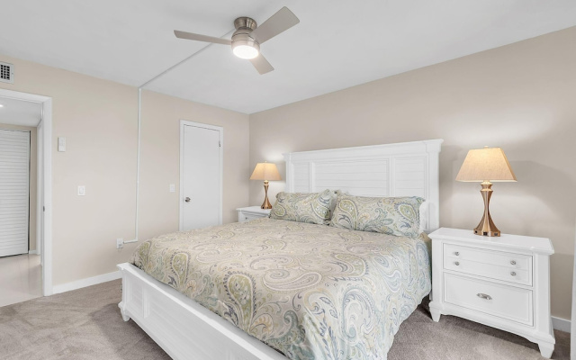 Bayshore Yacht & Tennis 211 - Premier