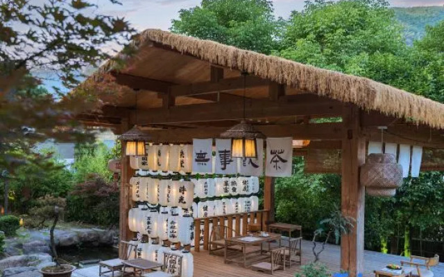 Allen's Homestay · Triscape Cloud Isle Pool & Stream Retreat